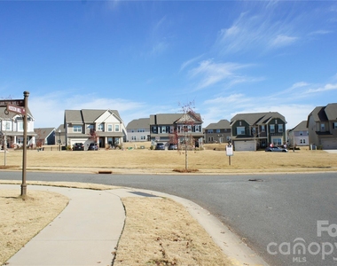 1006 Hudson Mill Drive - Photo Thumbnail 47