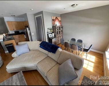1101 W 1st Street - Photo Thumbnail 3