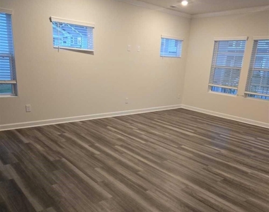 433 Cranford Drive - Photo Thumbnail 9