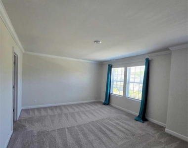 433 Cranford Drive - Photo Thumbnail 5
