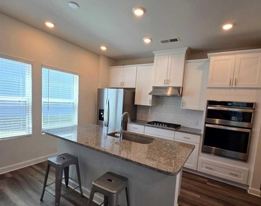 433 Cranford Drive - Photo Thumbnail 2