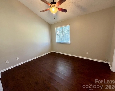 6621 Goldfinch Road - Photo Thumbnail 11