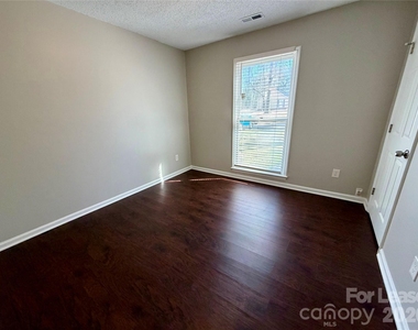 6621 Goldfinch Road - Photo Thumbnail 15