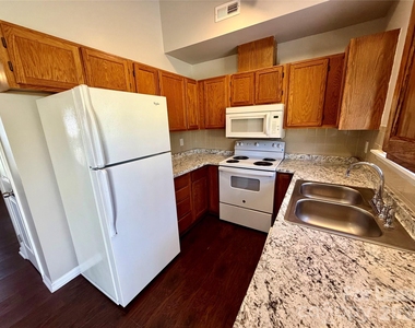 6621 Goldfinch Road - Photo Thumbnail 9