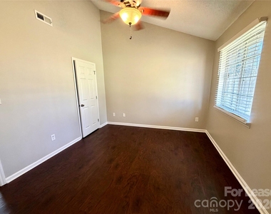 6621 Goldfinch Road - Photo Thumbnail 12