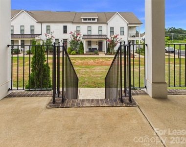 10163 Meeting House Drive Nw - Photo Thumbnail 4