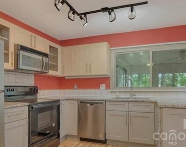 7312 Barcliff Drive - Photo Thumbnail 3