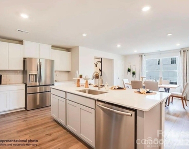 13123 Hampton Bay Lane - Photo Thumbnail 4