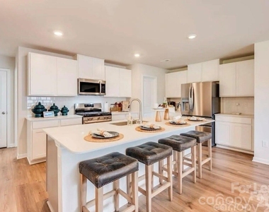13123 Hampton Bay Lane - Photo Thumbnail 3