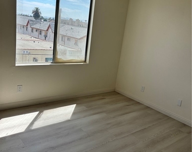 1022 S Marengo - Photo Thumbnail 6