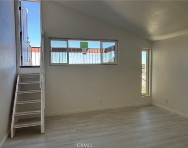 1022 S Marengo - Photo Thumbnail 4
