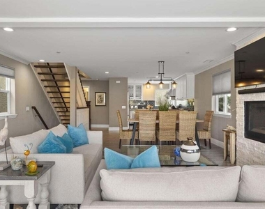 104 La Brea Street - Photo Thumbnail 11