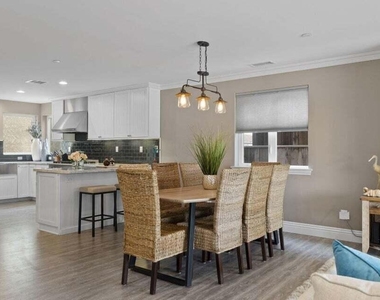 104 La Brea Street - Photo Thumbnail 12