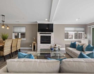 104 La Brea Street - Photo Thumbnail 8
