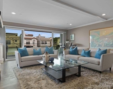 104 La Brea Street - Photo Thumbnail 9