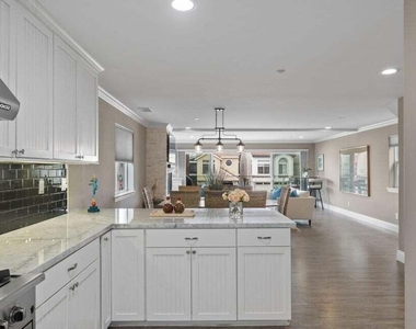 104 La Brea Street - Photo Thumbnail 18