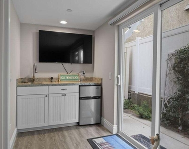 104 La Brea Street - Photo Thumbnail 45