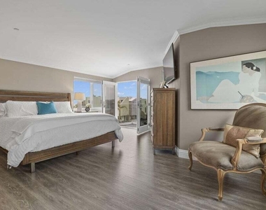 104 La Brea Street - Photo Thumbnail 26