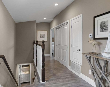 104 La Brea Street - Photo Thumbnail 24