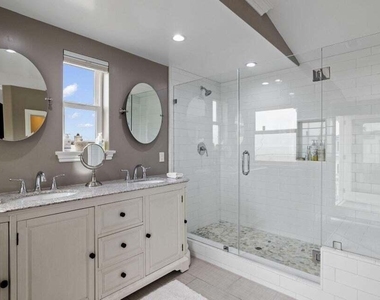 104 La Brea Street - Photo Thumbnail 34