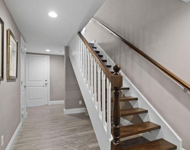 104 La Brea Street - Photo Thumbnail 6