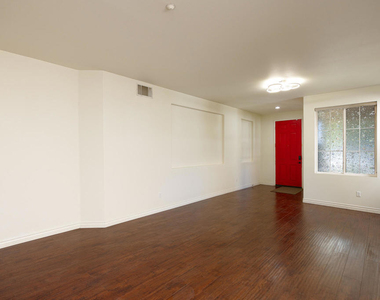 778 Entrada Drive - Photo Thumbnail 4