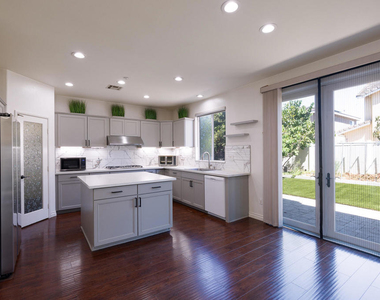 778 Entrada Drive - Photo Thumbnail 2