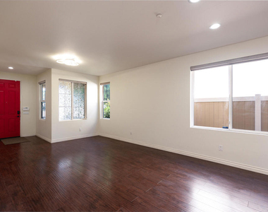 778 Entrada Drive - Photo Thumbnail 3
