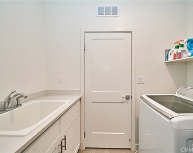 10526 Triple Crown Lane - Photo Thumbnail 23