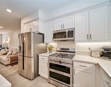 10526 Triple Crown Lane - Photo Thumbnail 6