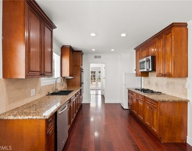 23036 Burbank - Photo Thumbnail 14