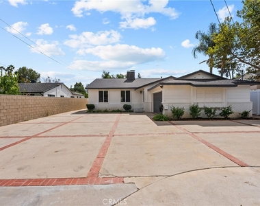 23036 Burbank - Photo Thumbnail 5