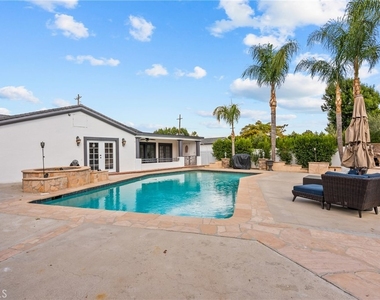23036 Burbank - Photo Thumbnail 42