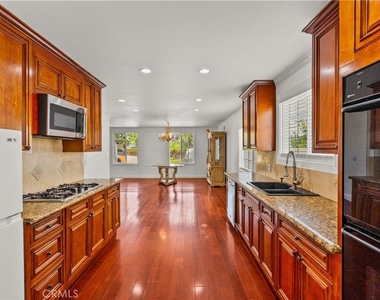 23036 Burbank - Photo Thumbnail 17