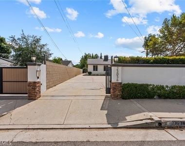 23036 Burbank - Photo Thumbnail 3