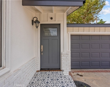 23036 Burbank - Photo Thumbnail 7