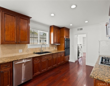 23036 Burbank - Photo Thumbnail 15