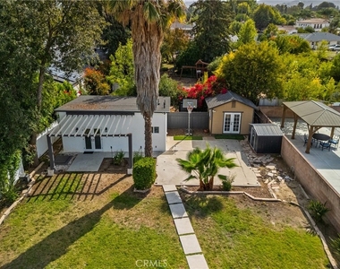 23036 Burbank - Photo Thumbnail 2