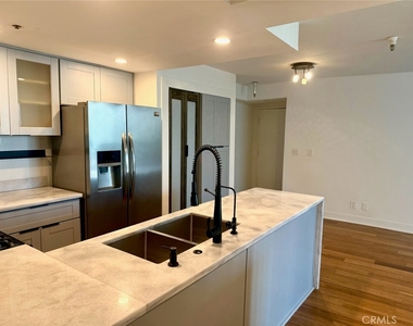 5143 Bakman Avenue - Photo Thumbnail 7