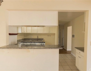 1932 Gates Avenue - Photo Thumbnail 6