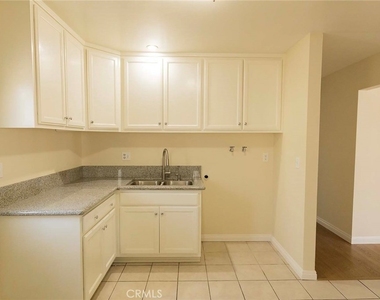 1932 Gates Avenue - Photo Thumbnail 7