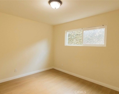 1932 Gates Avenue - Photo Thumbnail 13