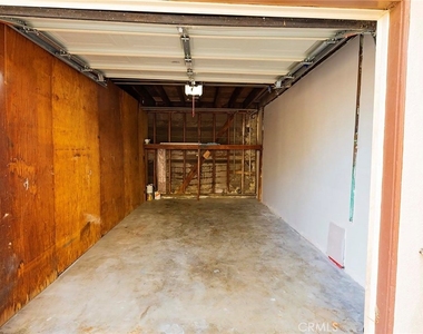 1932 Gates Avenue - Photo Thumbnail 10