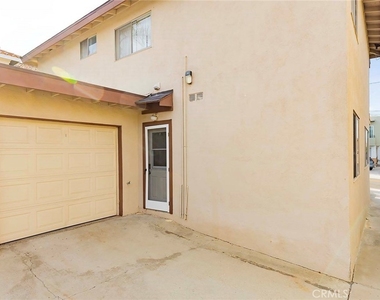 1932 Gates Avenue - Photo Thumbnail 11