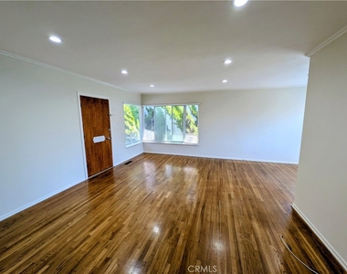1019 6th Street - Photo Thumbnail 2