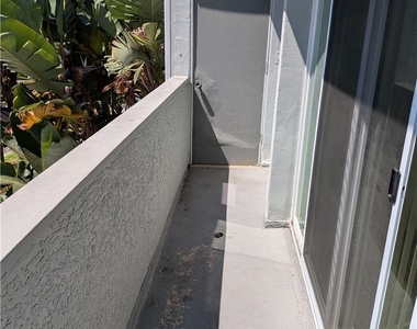 1019 6th Street - Photo Thumbnail 14
