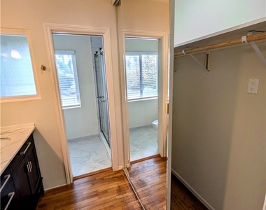 1019 6th Street - Photo Thumbnail 11