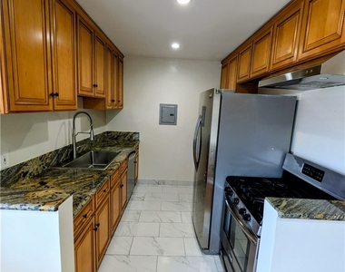 1019 6th Street - Photo Thumbnail 3
