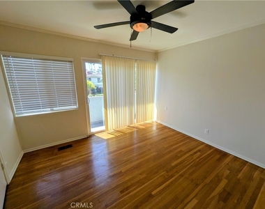 1019 6th Street - Photo Thumbnail 7