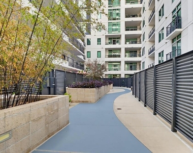 425 W Beech St - Photo Thumbnail 27
